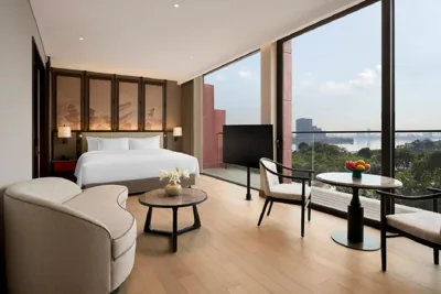 Deluxe con Balcone 1 King — Dusit Le Palais Tu Hoa Hanoi